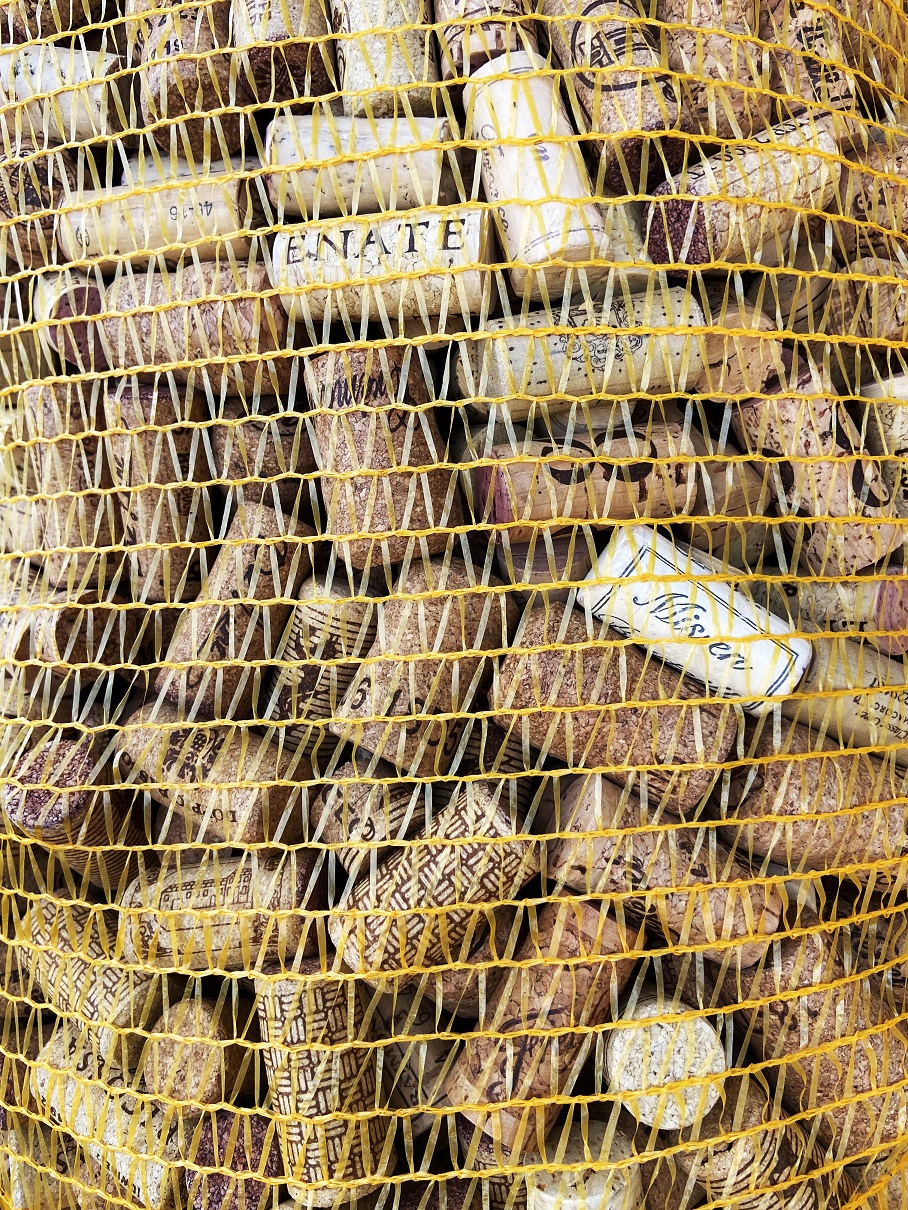 Auf den Wertstoffhöfen werden die gebrauchten Korken gesammelt