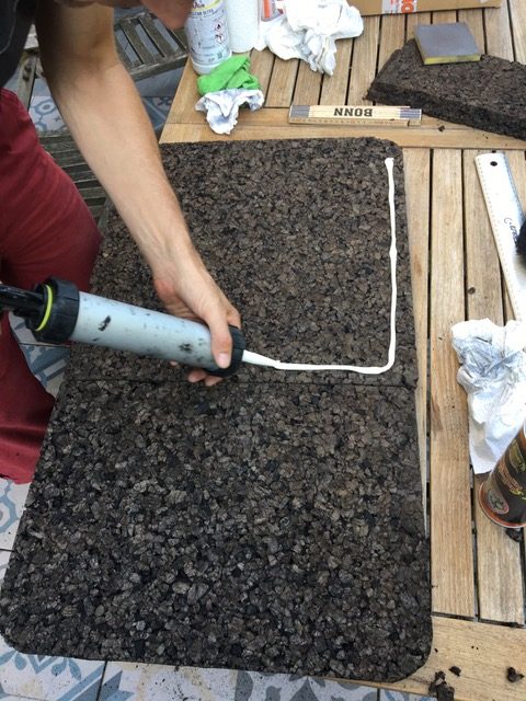 Korkplatten bekleben für Türblatt